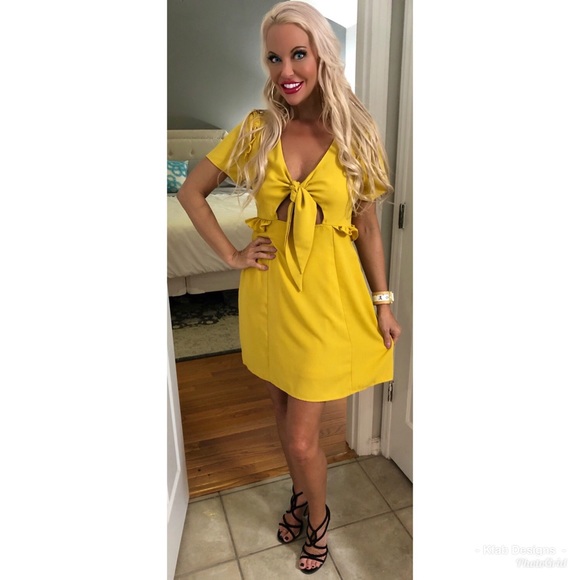 🥰BEAUTIFUL Mustard Bow/Cut Out Detail Dress! 💝 - Picture 3 of 3
